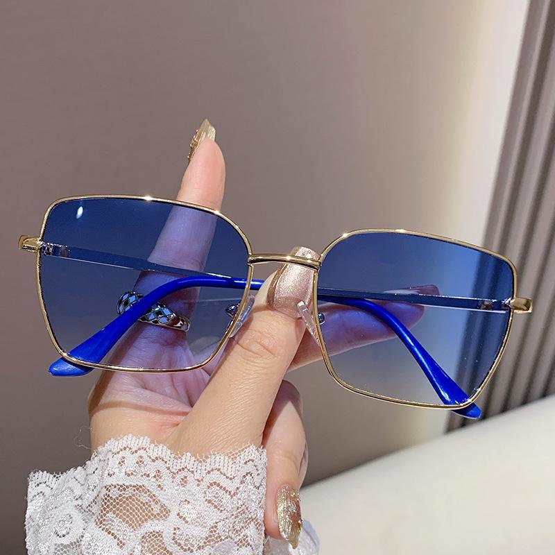 New Vintage Square Sunglasses Women Men Metal Frame Rectangle Sun Glasses Female Eyewear Oculos De Sol Male Female Eyeglasses