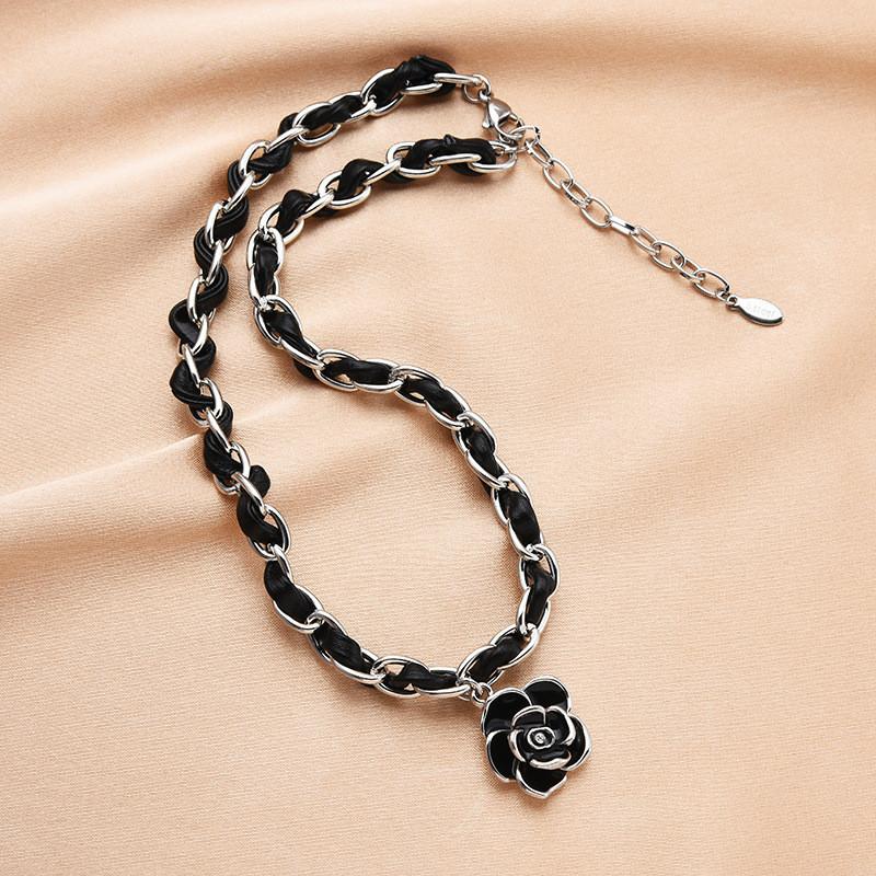 

Camellia White Fashionable Necklace With Diamond Accents Elegant Gift For Any Occasion серебряный