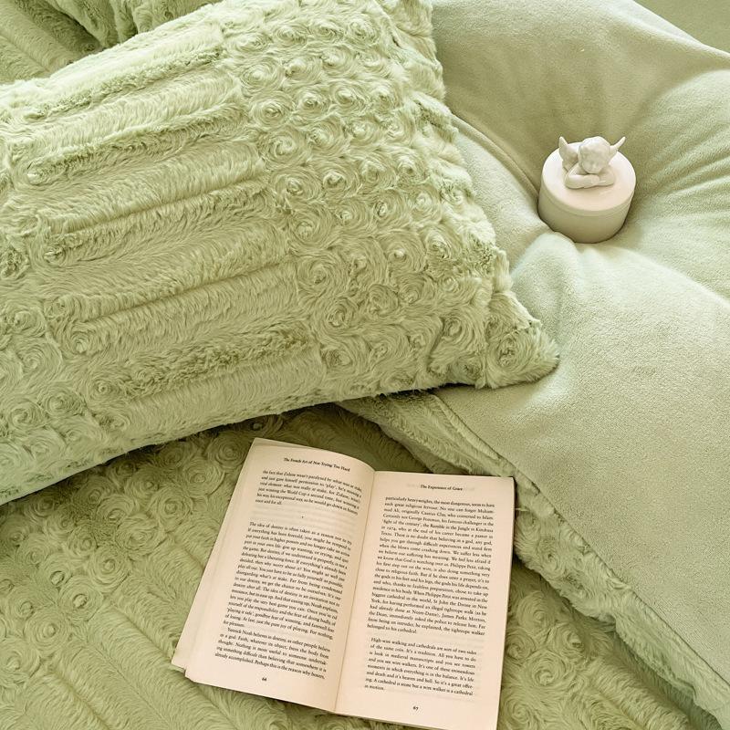 Rabbit Fleece Four-Piece Set, Thickened Milk Fleece Bed Sheet Quilt Cover, Coral Fleece Bed Three-Piece Set