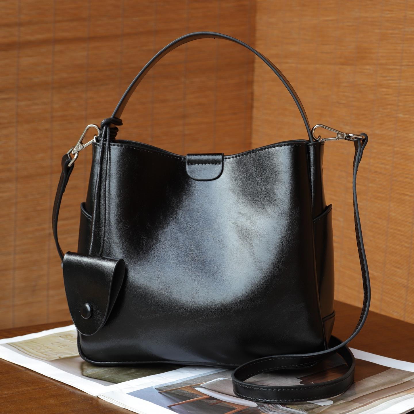 

The First Layer Of Cowhide Autumn And Winter Exquisite Versatile Color Fashionable Large-Capacity Bucket Bag Casual Women S Shoulder Bag чорний