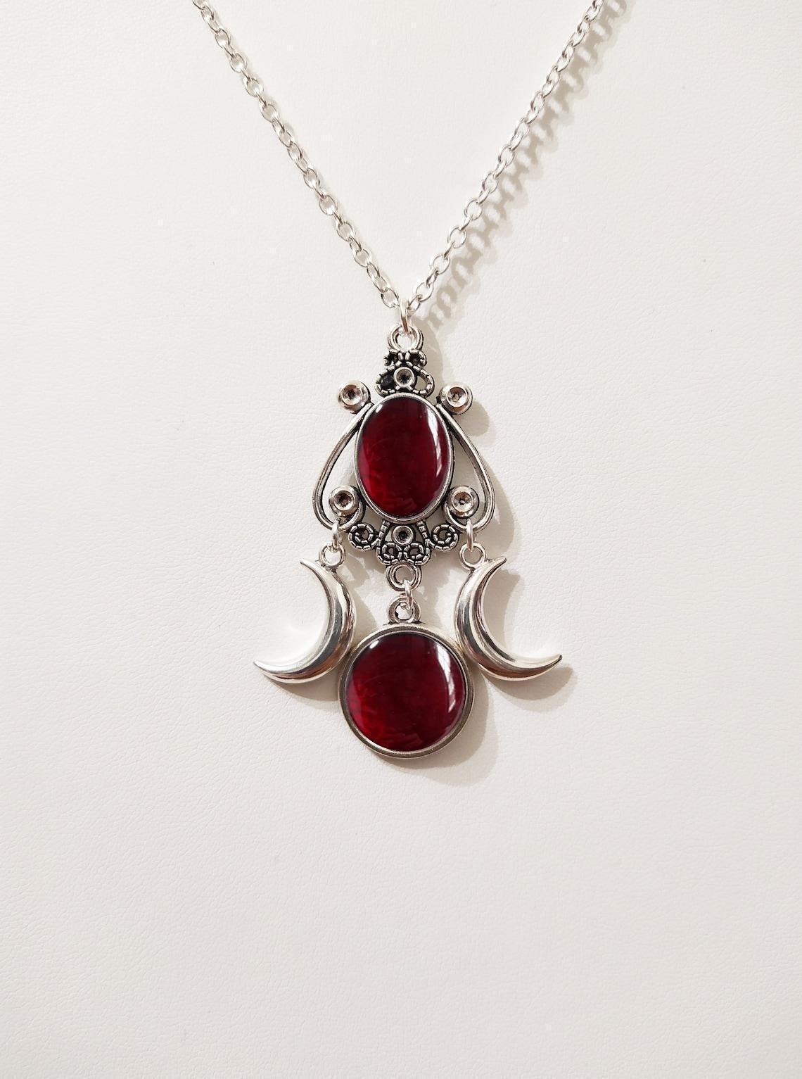 

Personality Punk Sliver Color Triple Moon Goddess Round Oval Amethyst Pendant Necklace for Women Creative Charm Jewelry Gifts красный