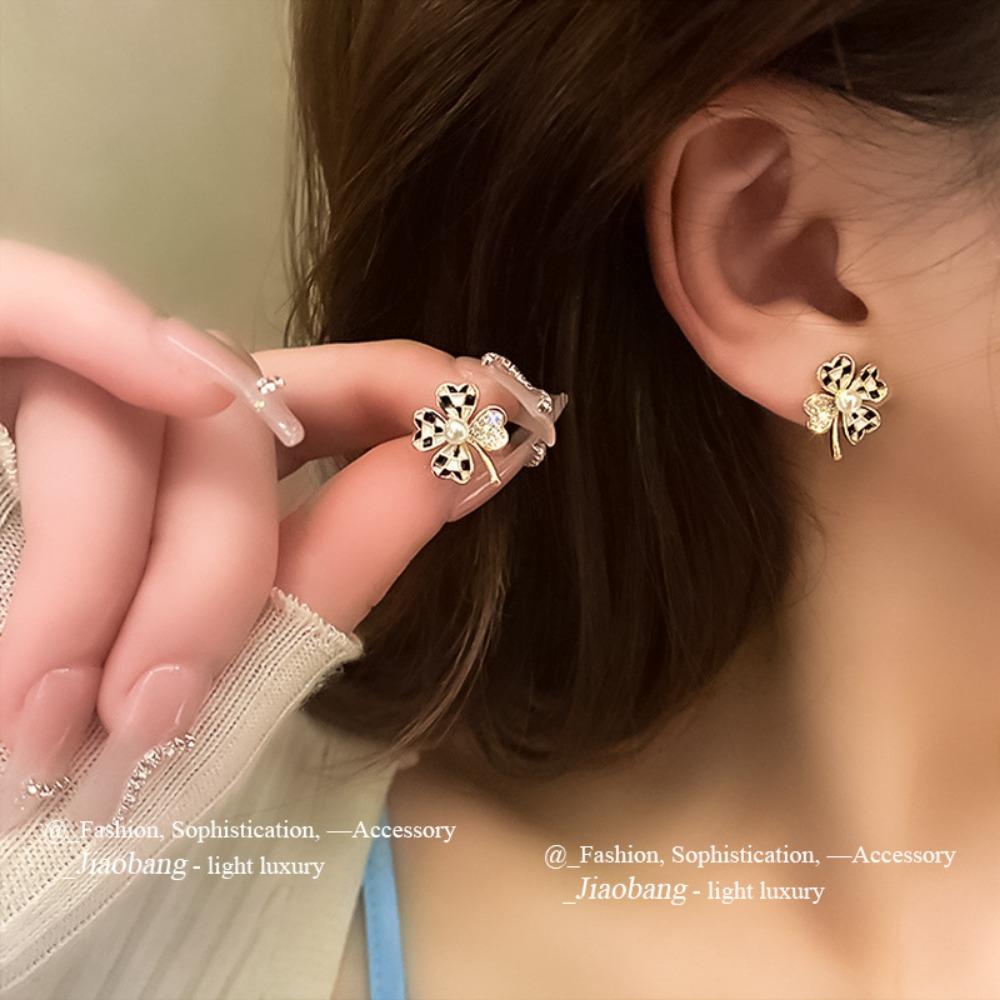 Silver Needle Korean Version Elegant Black and White Plaid Earrings