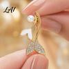 Anti-tarnish Brooch Pearl Fishtail Pin Strong Buckle Design Sturdy Alloy Electroplated Fashion Accessory Finish Brooch Marine Style for Coats