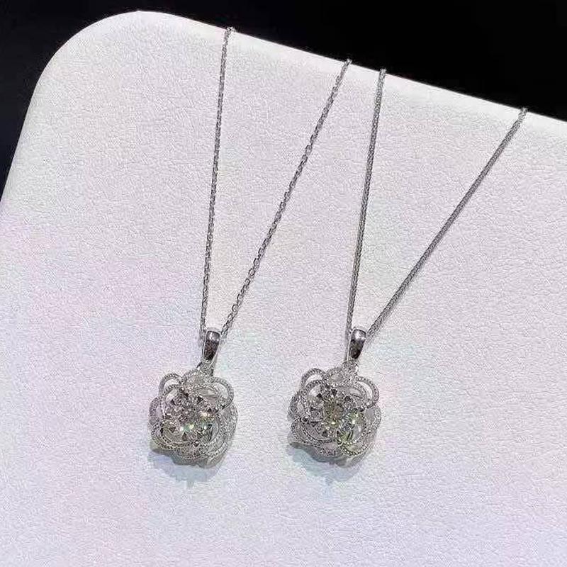 Ladies' Floral Pendant Necklace, Round Synthetic Zircon Main Stone, Exquisite Layered Jewelry, Elegant Collarbone Chain for Daily Wear, Birthday Gift