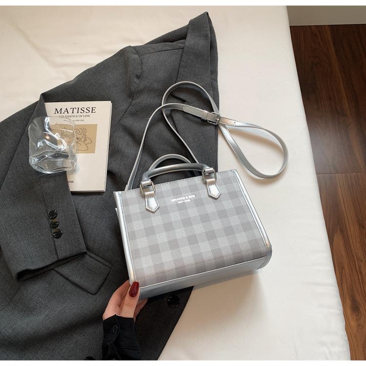 

Versatile large-capacity commuter bag women s new Korean version of foreign-style plaid handbag fashion casual messenger bag