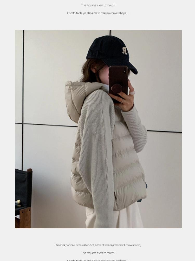 Leichte Winterjacke mit Strickärmeln, Kapuze und Baumwollwattierung