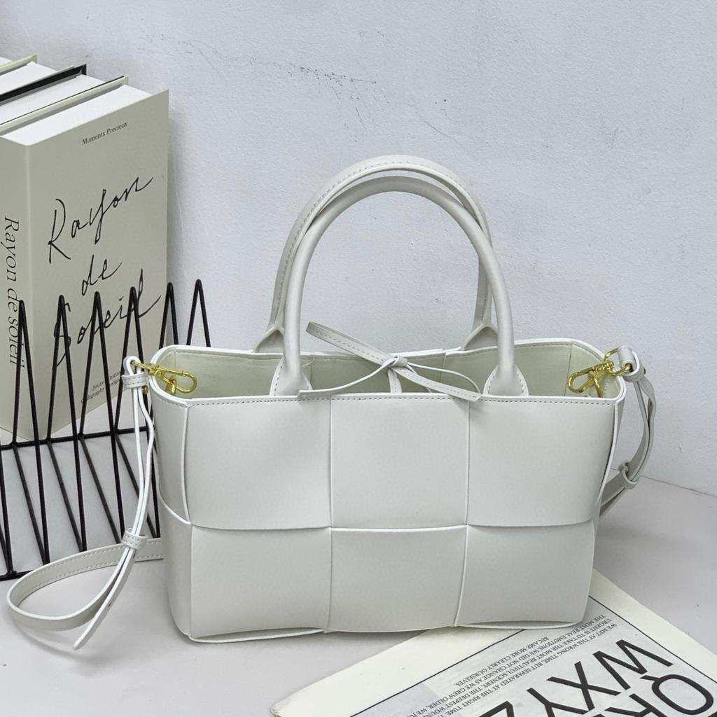 Cross-border hot-selling 28CM cowhide woven portable tote bag, genuine leather handbag, commuting versatile single shoulder messenger women's bag