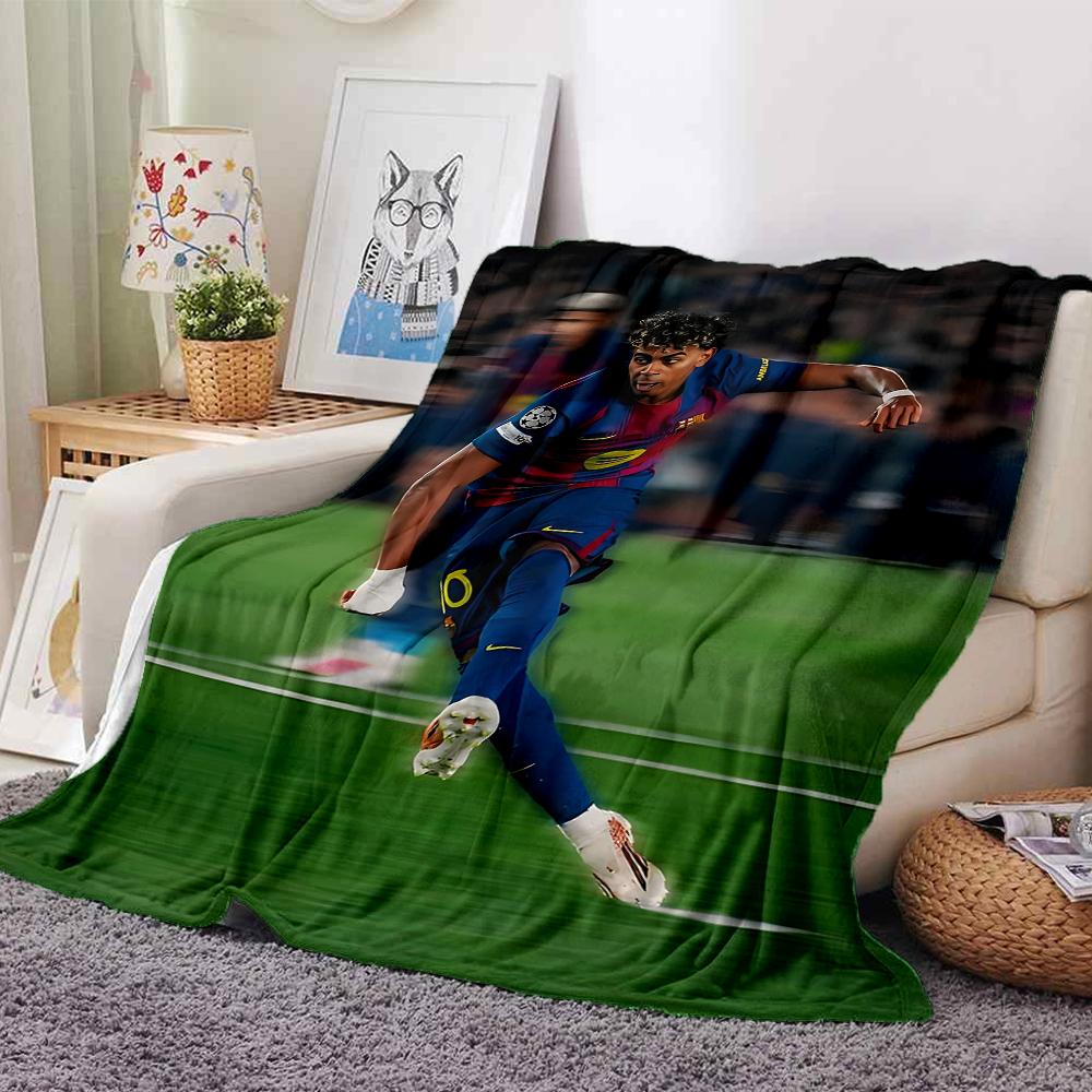 Football Player Action printed flannel breathable and warm blanket, a stylish home gift, suitable for home, office and bedspread use. 0710a4