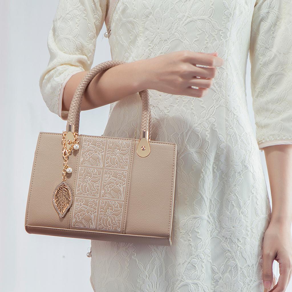 Women's Bag 2024 New Model for Mothers, Fashionable Ancient Style Jacquard Embroidery Wedding Shoulder Handbag, Gift Bag