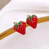 2 petites boucles d'oreilles à la mode et mignonnes en forme de fraise pour un usage quotidien et des accessoires de voyage pour femmes