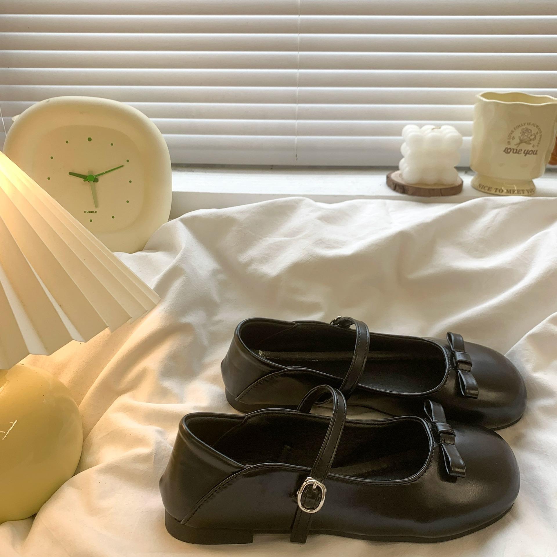 

Туфли на плоской подошве с французским бантом и низким каблуком. Летние туфли из кожи в стиле ретро с легкой юбкой Мэри Джейн. Женские однобортные туфли 40 чёрный