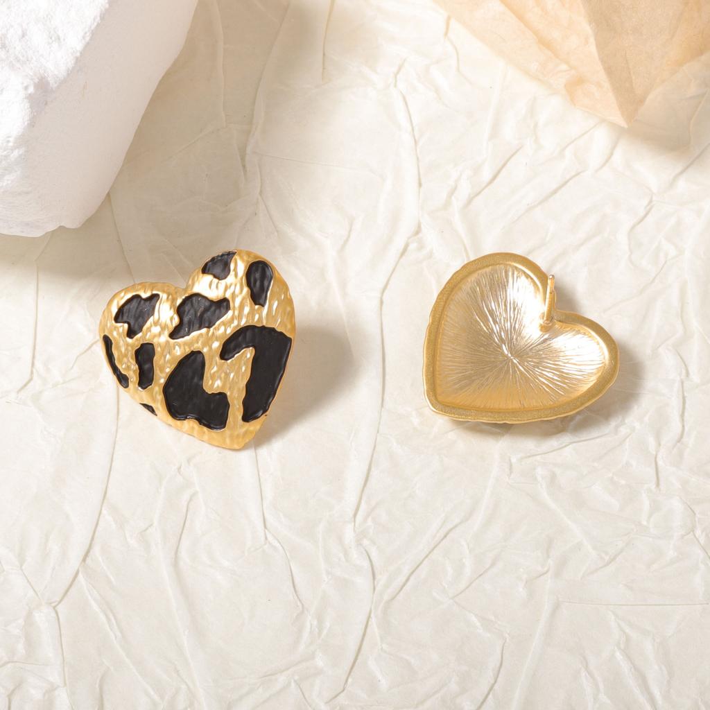 Retro-Design Maillard Herbst- und Winter-Leopardenmuster Legierung Liebe vielseitige Ohrstecker einfach und modisch Temperament