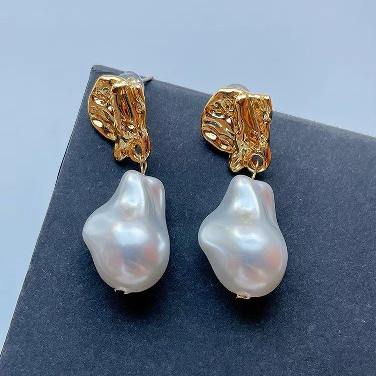 Boucles d'oreilles irrégulières en perles d'imitation brillantes - Style unique de Hong Kong, mode européenne et américaine