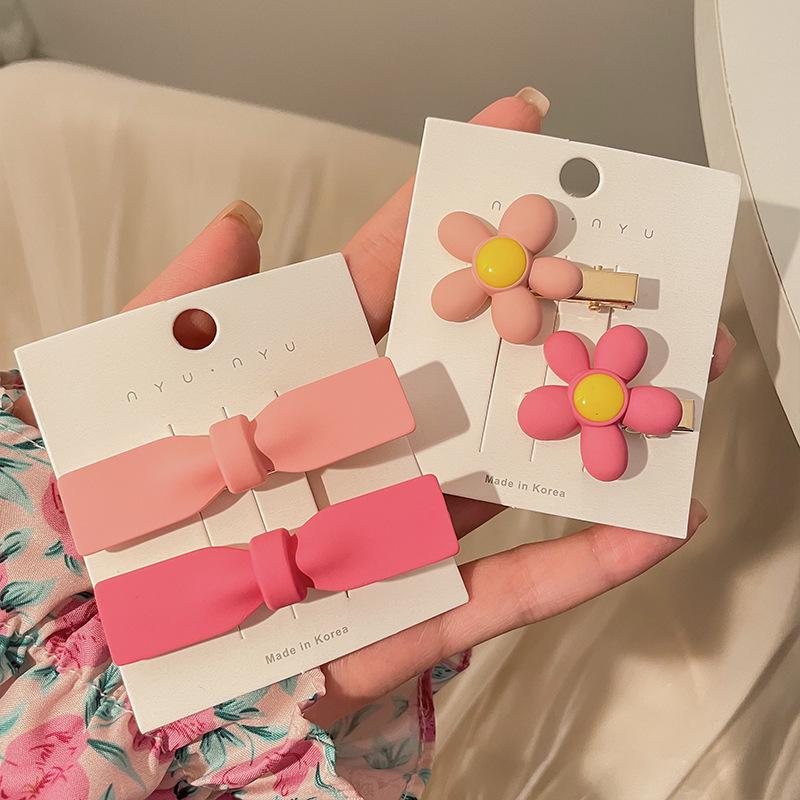 Pink Dopamine Hair Clip: Y2K Seamless Round Hairpin - Cute Small Side Clip for Women’s Bangs