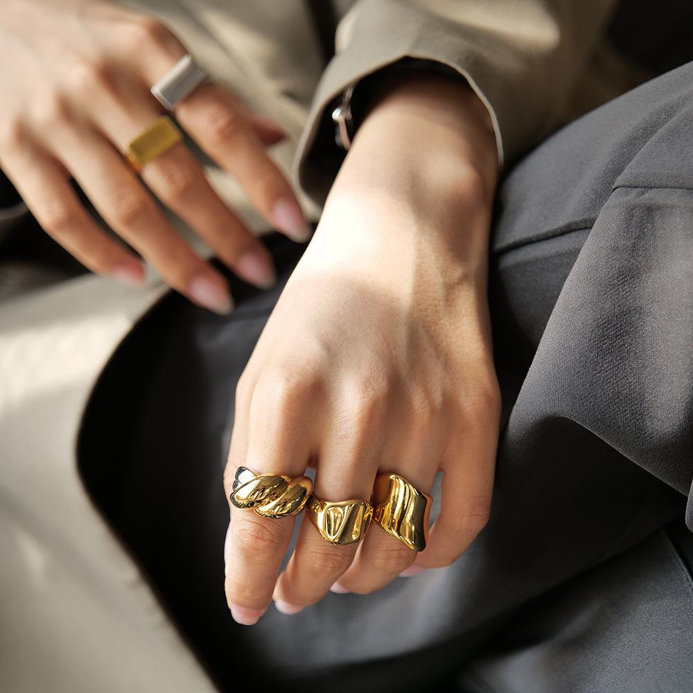 INS Internet celebrity trend 18K gold-plated stainless steel design hammer pattern wide-sided ring Europe and America do not fade wholesale