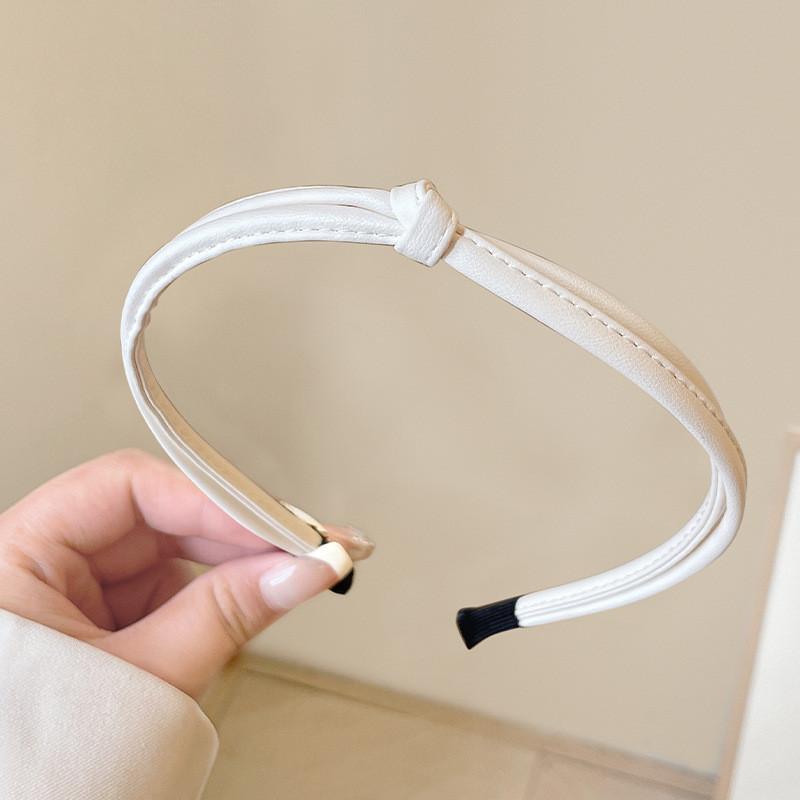 Süßes und cooles PU-Leder Stirnband mit schmalem Rand für Frauen Elegantes einfaches Gesichtswasch-Stirnband Modisches Mädchen Haarband Haar-Access