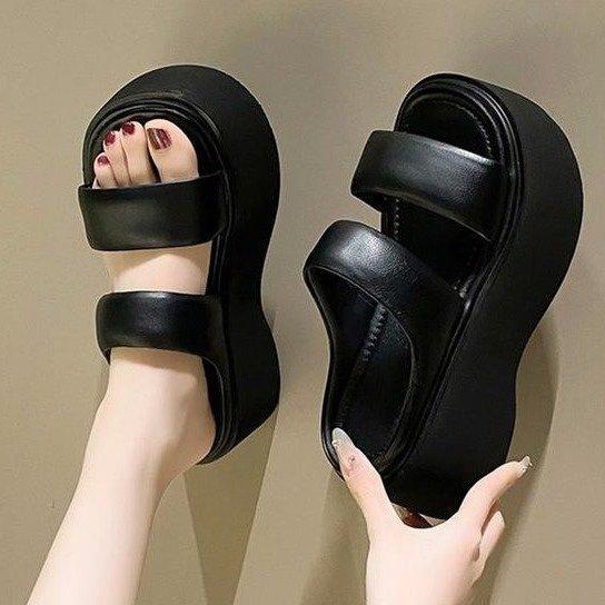 Internet celebrity trend casual wear one-word slippers women's summer 2025 Korean version of muffin thick-soled small man cool shoes