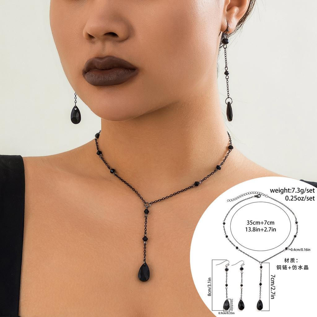 Vintage Gothic Blood Dripping Tassel Necklace Female, Simulation Blood Crystal Pendant Chain Clavicle Necklace
