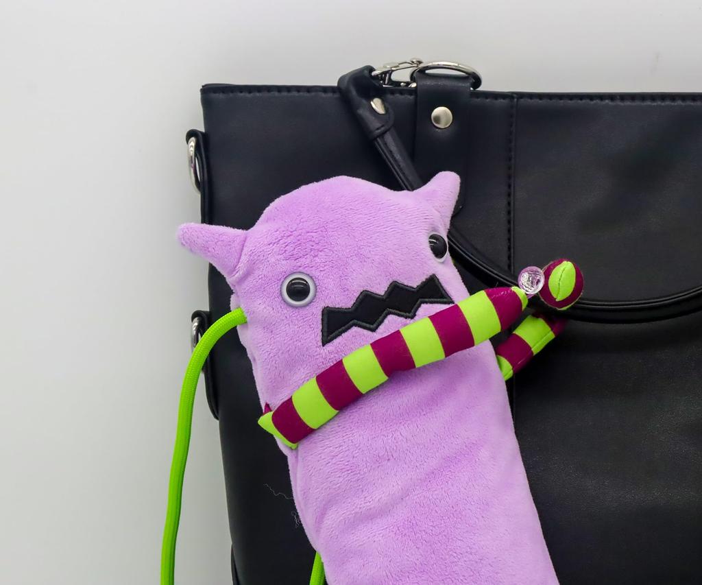 Shinadamokeke Smartphone Pouch with Chimoke Gabu