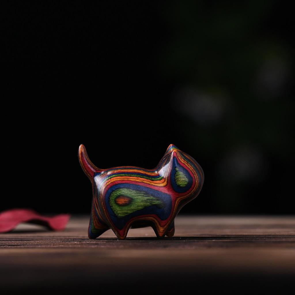 Rainbow Wood Carving: Cute Cat Desktop Ornament - Creative Miniatures for Home Decor