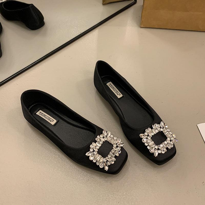 Square buckle ladle shoes women's commuting versatile single shoes French rhinestone shallow mouth flats 2025 new spring and autumn one-pedal