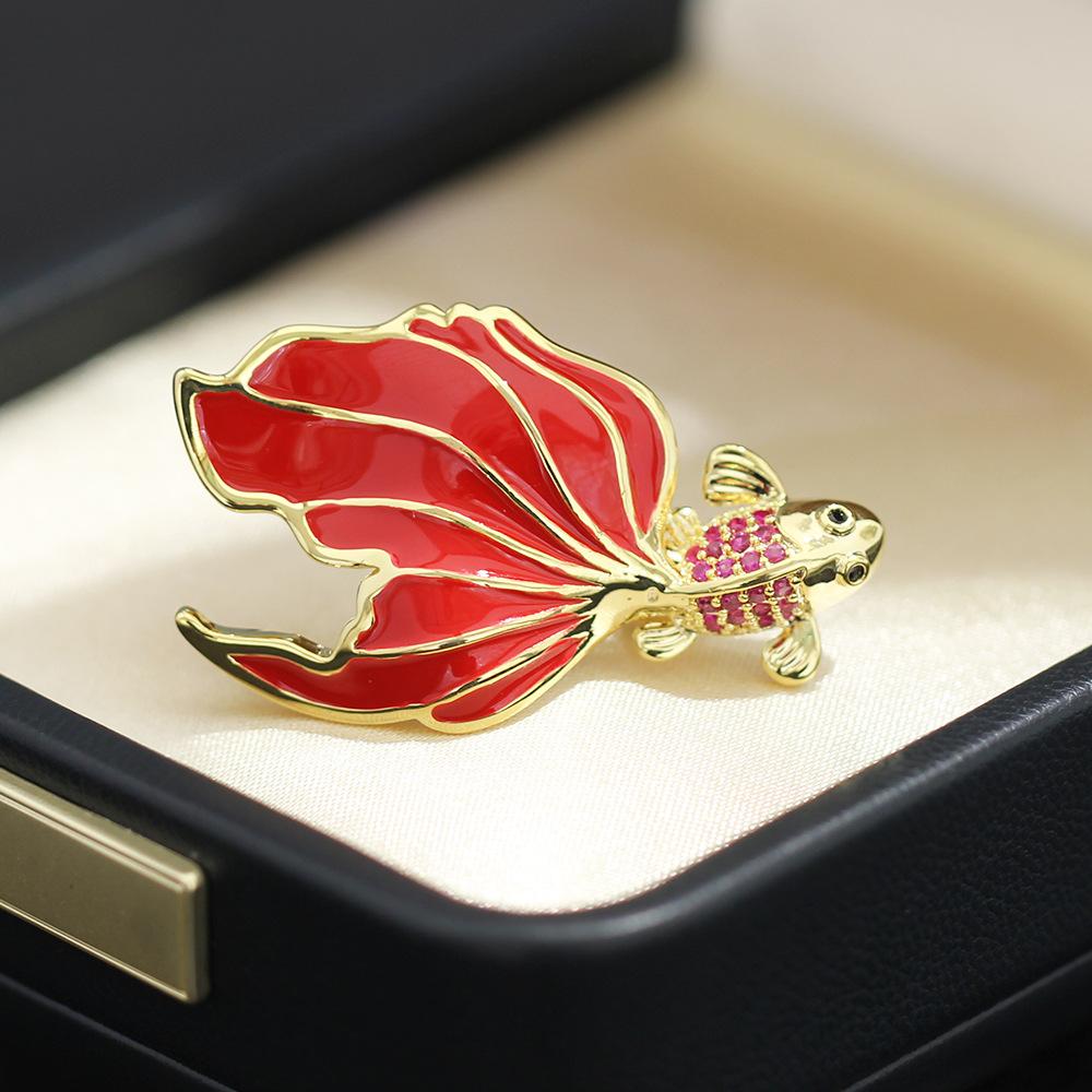 Chinese Classic Red Oil Drop Diamond Koi Brooch Exquisite Niche Versatile Marine Life Goldfish Pin Women's