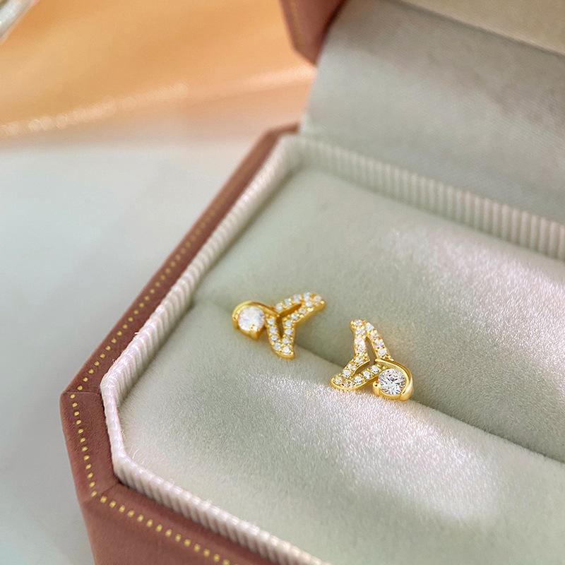Romantic Diamond-set Fish Tail Earrings for Women with Light Luxury Small Fragrance Style High-end Earrings