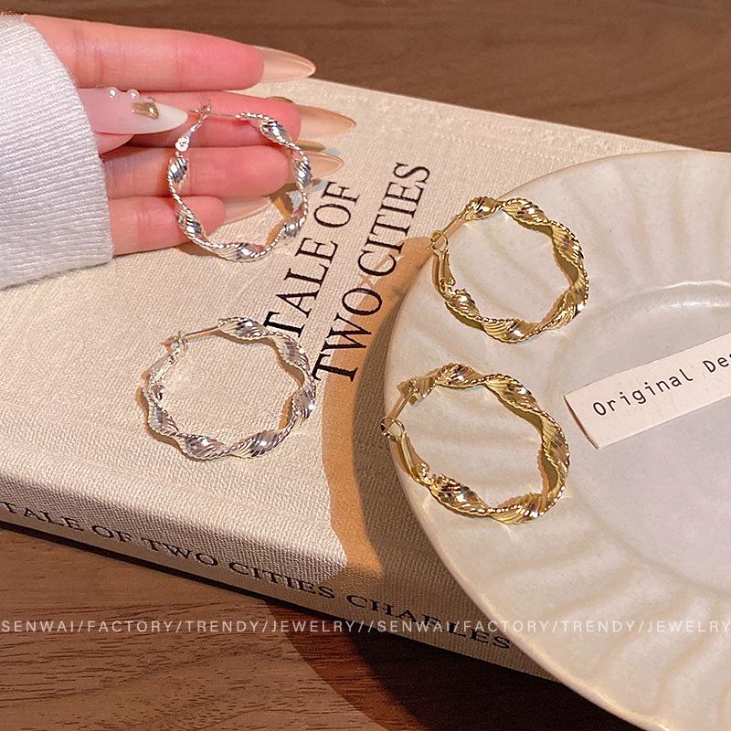 Cold wind metal texture twisted circle earrings women's year new fashion niche design simple earrings