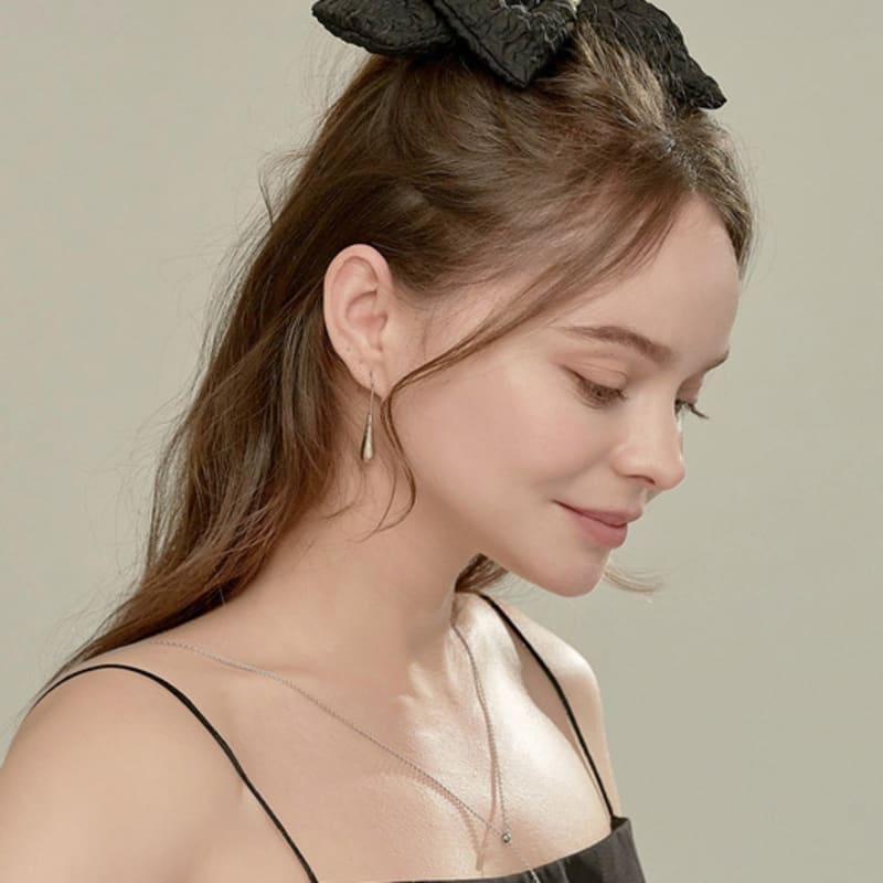 BESTY Fluffy Pearl Ribbon Pin