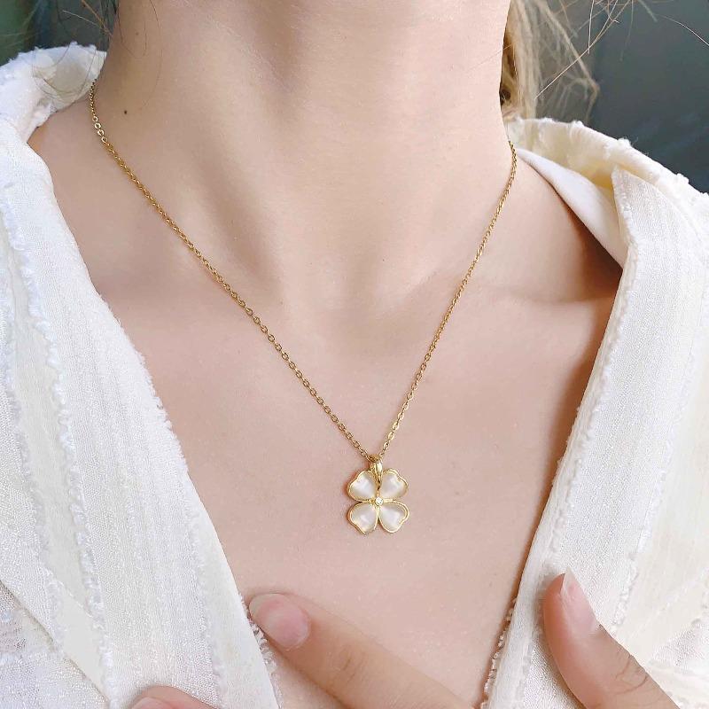 Necklace - Women's Summer Sophisticated Four-Leaf Clover Cat Eye Necklace - Simple and Stylish for Any Season