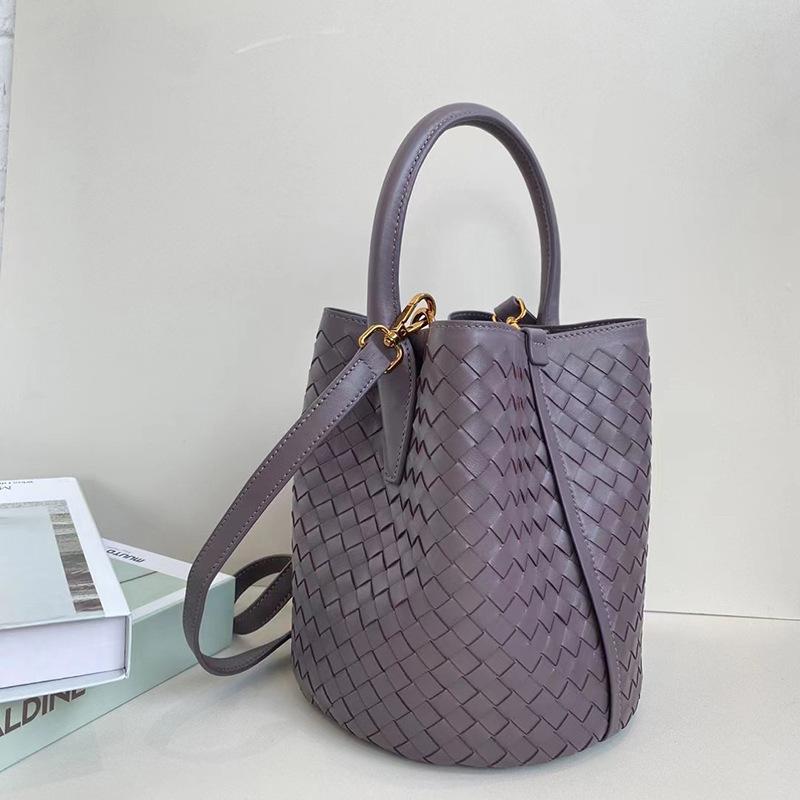 New woven bucket bag leather women's fashion portable messenger bag child and mother bag niche design portable