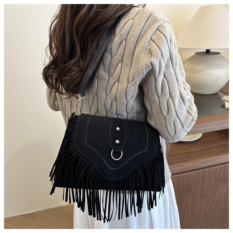 New Retro Suede Faux Leather Saddle Bag for Women Fringe Tassel Crossbody Shoulder Purse Vintage Western Style Handbag