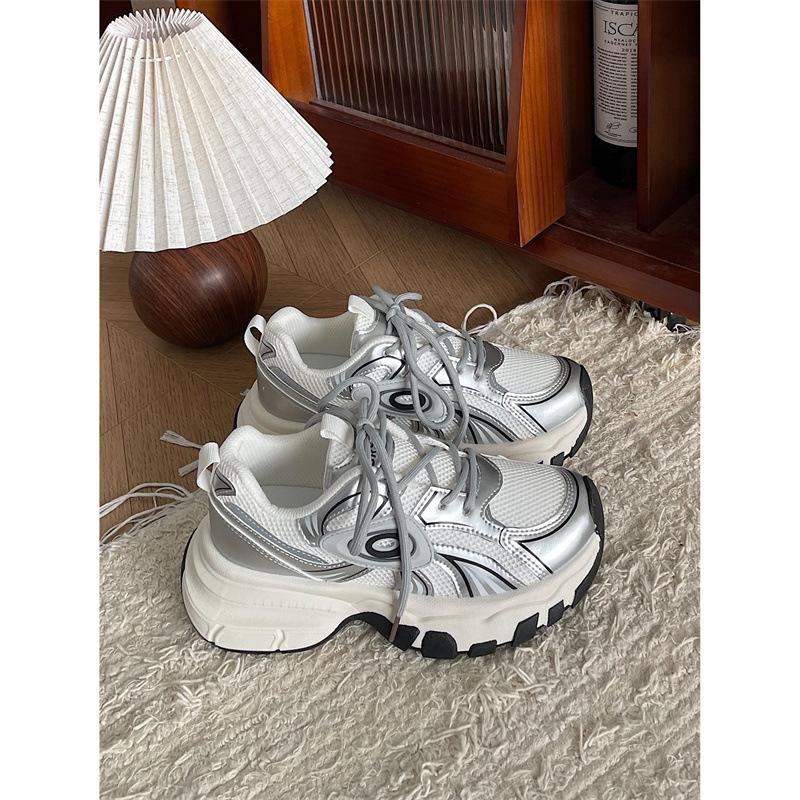 

Серебристые увеличивающие рост и показывающие стопы, кроссовки на небольшой платформе в стиле папы, женские новые летние сетчатые легкие спортивные туфли 40 серебряный