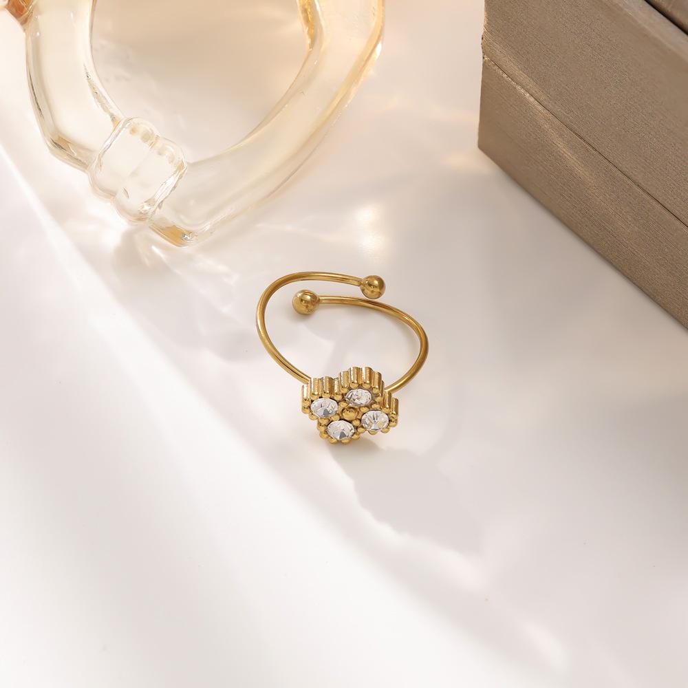 Retro Strass Blumen Edelstahl Schmuckset: Halskette, Ohrstecker, Armband und Ring