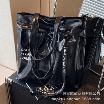 Oily Leather Bag Women's Large Capacity 2025 New Autumn and Winter Texture Shoulder Bag Versatile and Popular Class Commuter Tote Bag