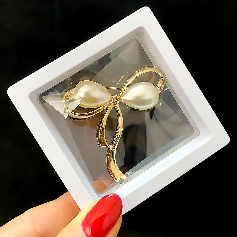 Exquisite Pearl Scarf Buckle: Rhinestone Butterfly Brooch & Bow