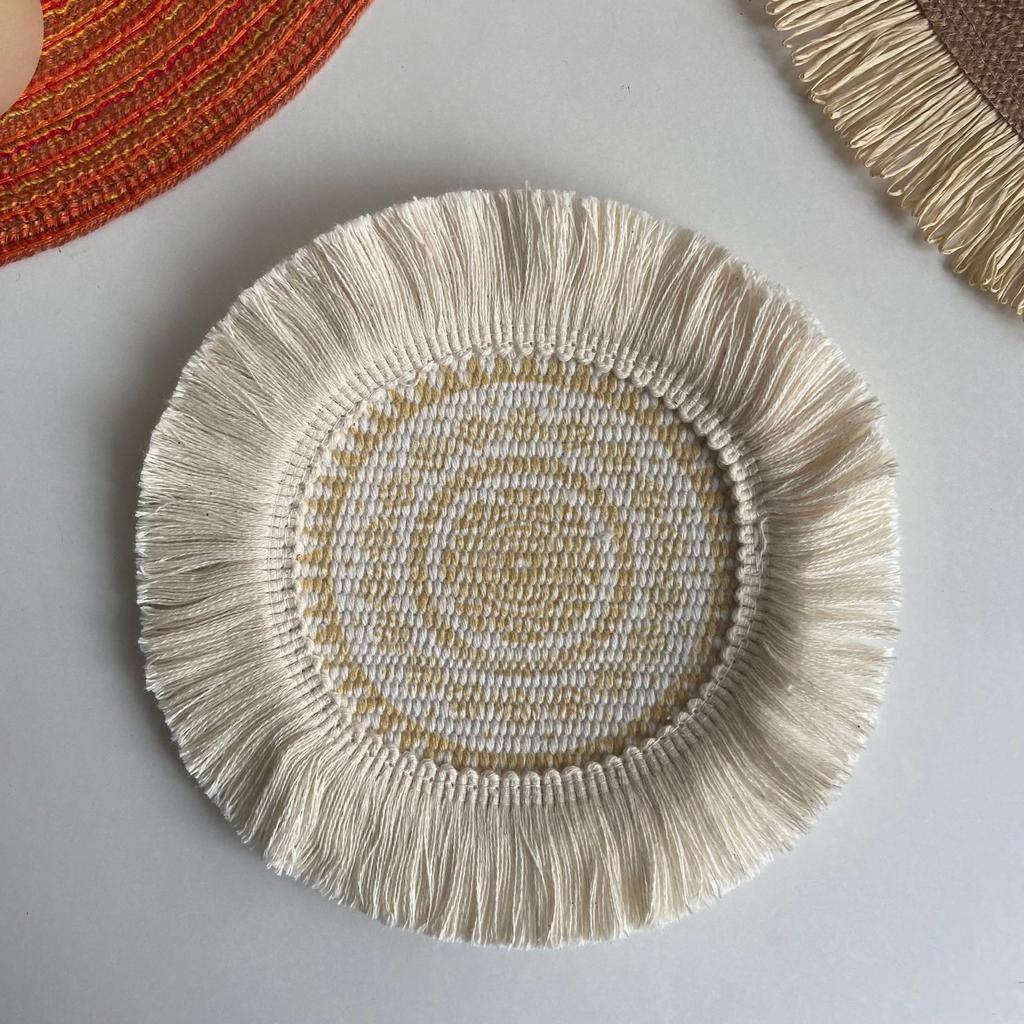 4er Set Boho Gewebte runde Tischsets Handgemachte Tischsets Gewebte Jute Quastenmatte RetroTischdekor Fransen Kaffeematte Fellknäuel Essmatte Pompom Home Decor