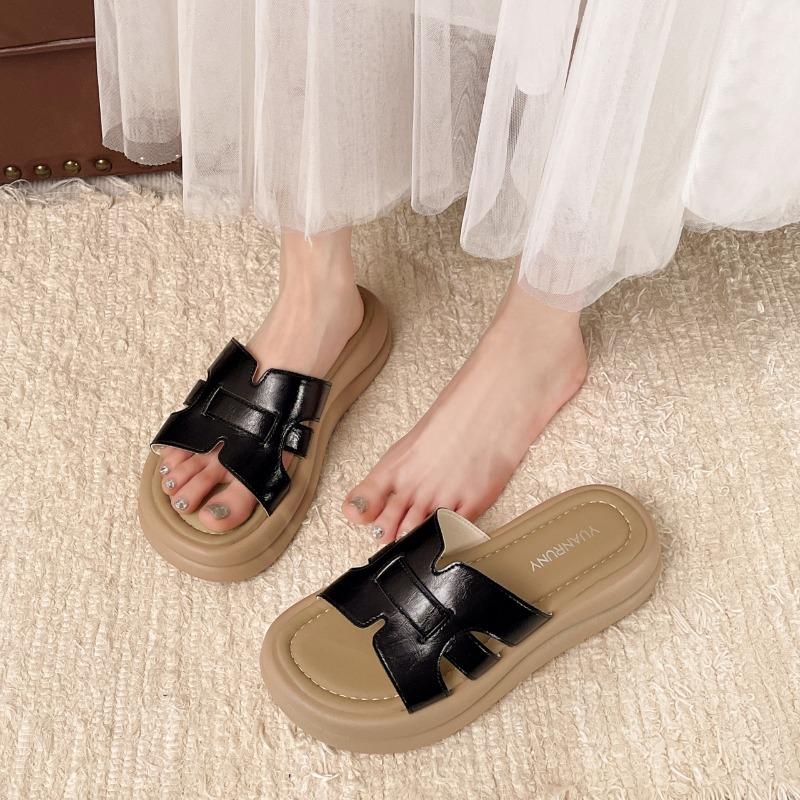 2025 New Thick-soled Slippers Women's Summer Outerwear Slip-on Non-slip Sandals Lightweight and Durable Beach Flip-flops