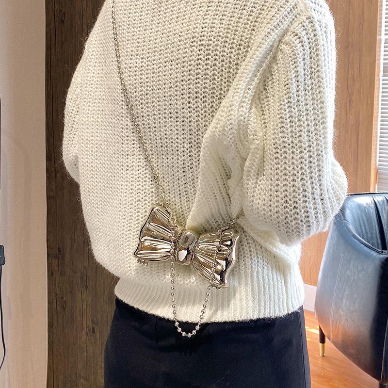 Women's Trendy Crossbody Chain Bag with Metal Bow - Lightweight and Stylish Shoulder Bag