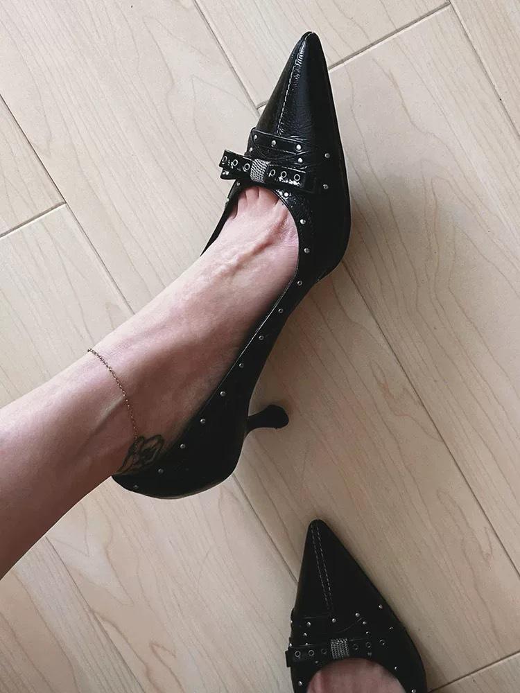 

Leather French rivet bow pointed head shallow mouth stiletto single shoes women s 2025 new spring and summer temperament high heels 40 чёрный