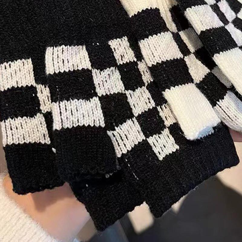 Female Knitted Winter Student Writing Cycling Warmth 2025 New Couple Black and White Checkered Half Finger Gloves