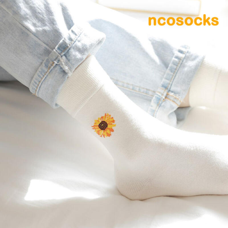 Cream Flower Women s Socks 2-Pack Evenly