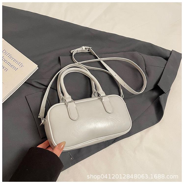 Niche Design Retro Bowling Bag Women's 2025 New Fashion Messenger Bag Simple Handbag Shoulder Bag