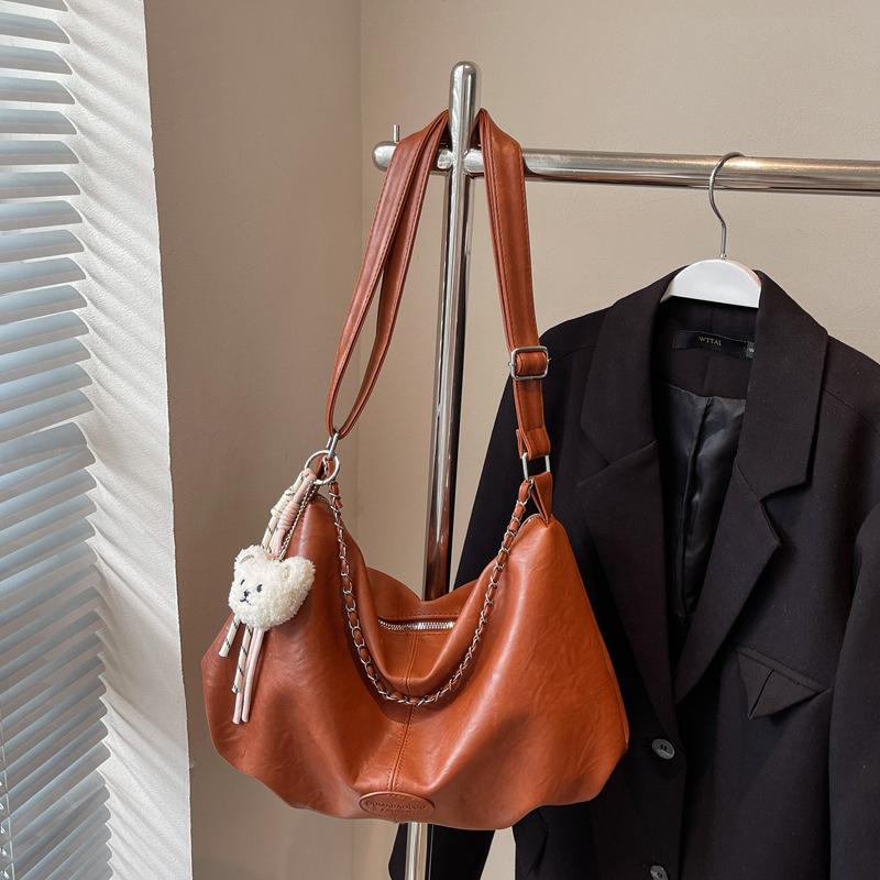 Large-capacity retro bag women's autumn and winter new niche casual shoulder messenger bag pleated tote bag