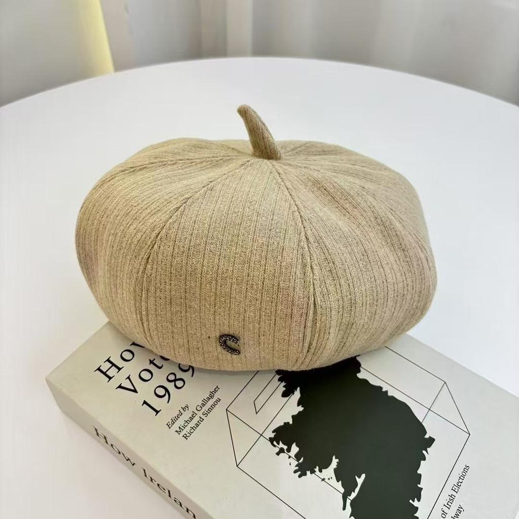 Japanischer Retro Kleiner Aufkleber J Buch Baskenmütze Damen Herbst und Winter Temperament Elegant Gesicht Zeigend Kleine Mode Malerhut