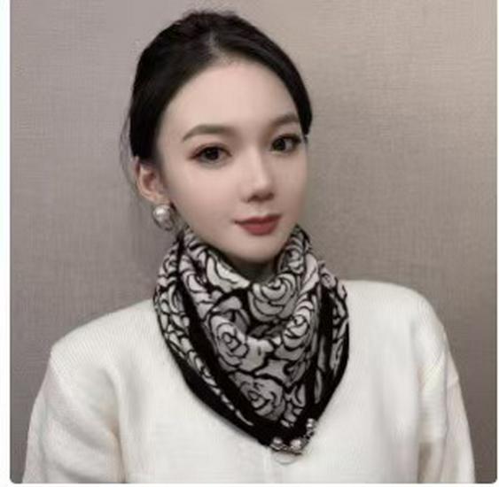 Spring & Autumn Influencer Silk Scarf: Trendy, Versatile, Elegant Style for Ladies