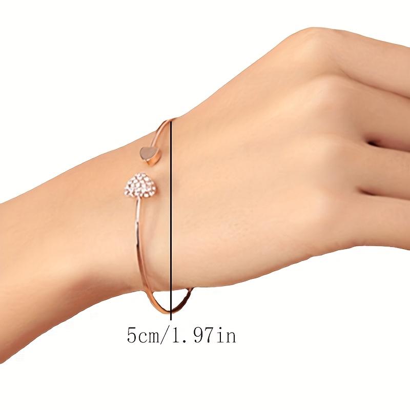 Ladies' Golden Heart-shaped Bracelet, Retro Bohemian Double Heart Design, Can Be Worn for Simple Daily/formal Occasions, Elegant Accessories