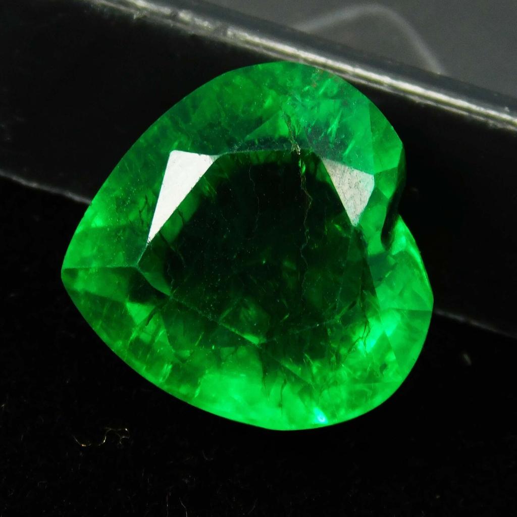 6.15 Ct Top Rich Green Natural Emerald Heart Cut?CERTIFIED Loose Gemstone 1A-3514b