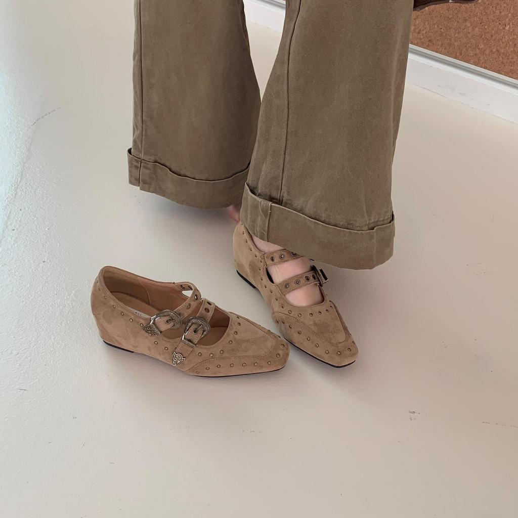 2025 autumn and winter new retro rivet Mary Jane shoes square head word with British inner height increase shallow mouth single shoes women