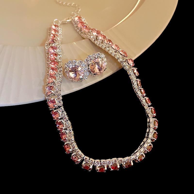Diamond-encrusted zircon square necklace European and American light luxury temperament collarbone chain niche retro versatile jewelry women